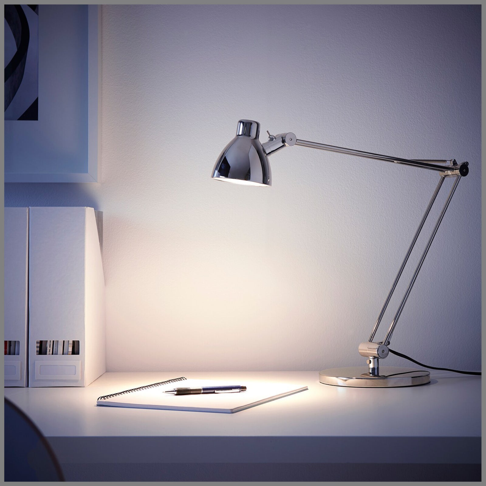 ANTIFONI リーディングランプ Antifoni Desk Lamp – Ross Madden